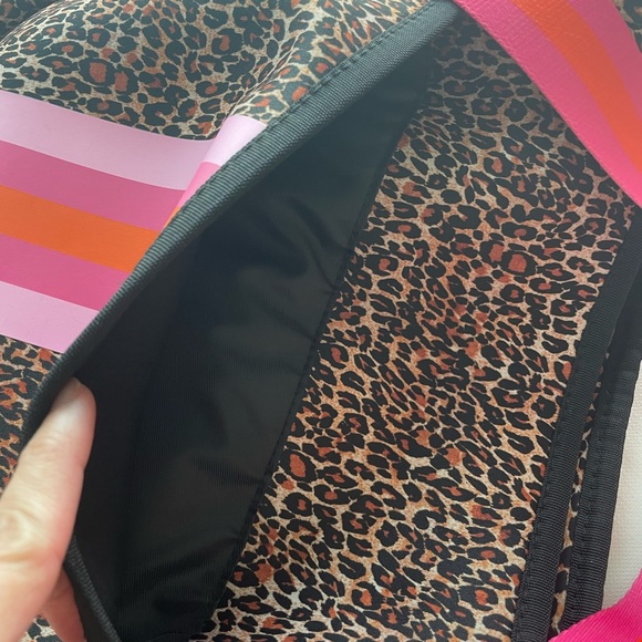 Leopard and hot pink striped accent Neoprene crossbody messenger bag - Picture 11 of 12